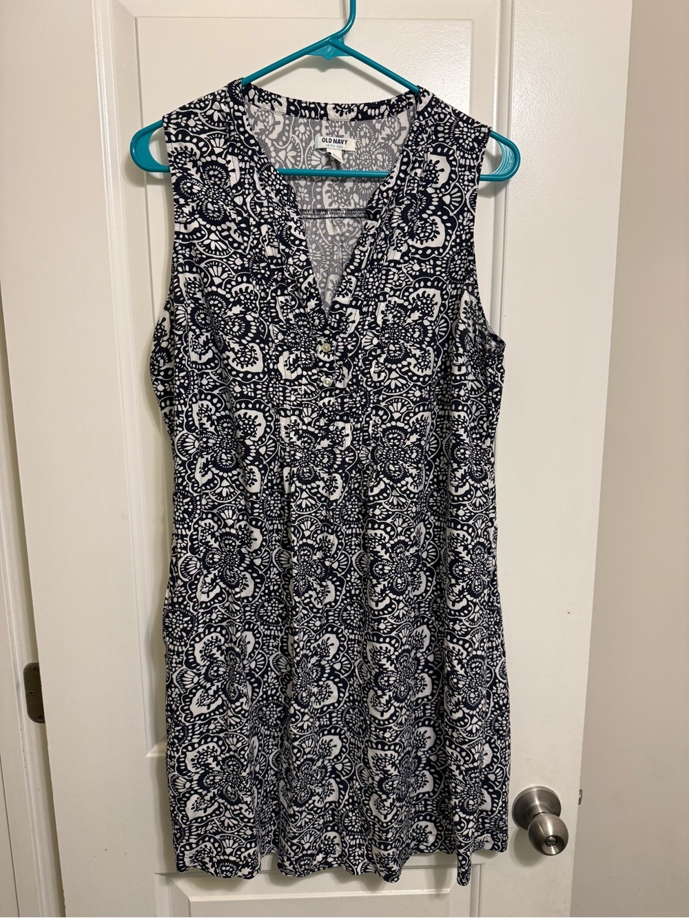 Old Navy Navy and White Printed Sleeveless Pintuck Dress